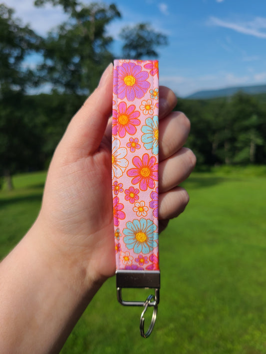 Pink Retro Daisy Wristlet
