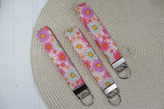 Pink Retro Daisy Wristlet